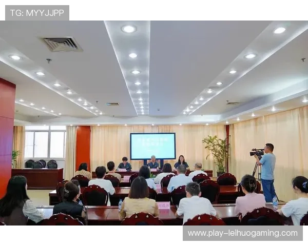 强化裁判判罚标准统一与规范VAR使用以提升公信力接受舆论监督