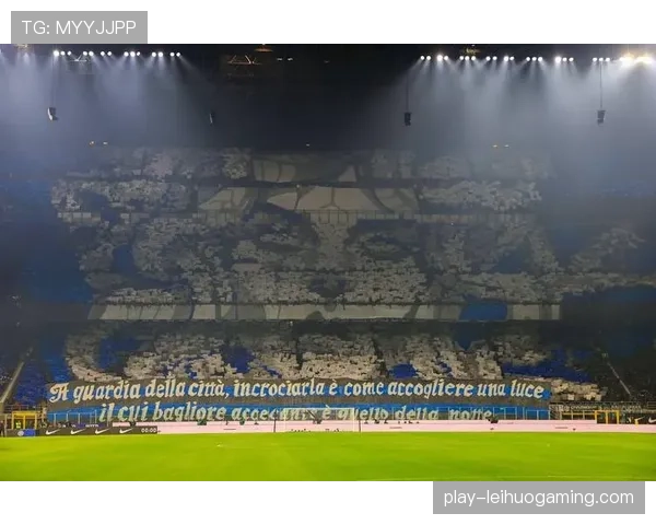 比赛花絮:维罗纳与恩波利一役,主队球迷看台展示巨幅TIFO致敬球队历史